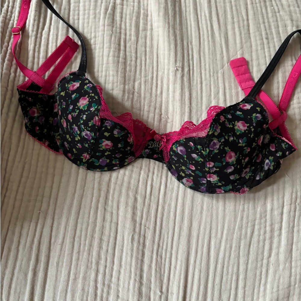 Dolce and gabbana Floral Lace Underwire Bra fit 32b never worn